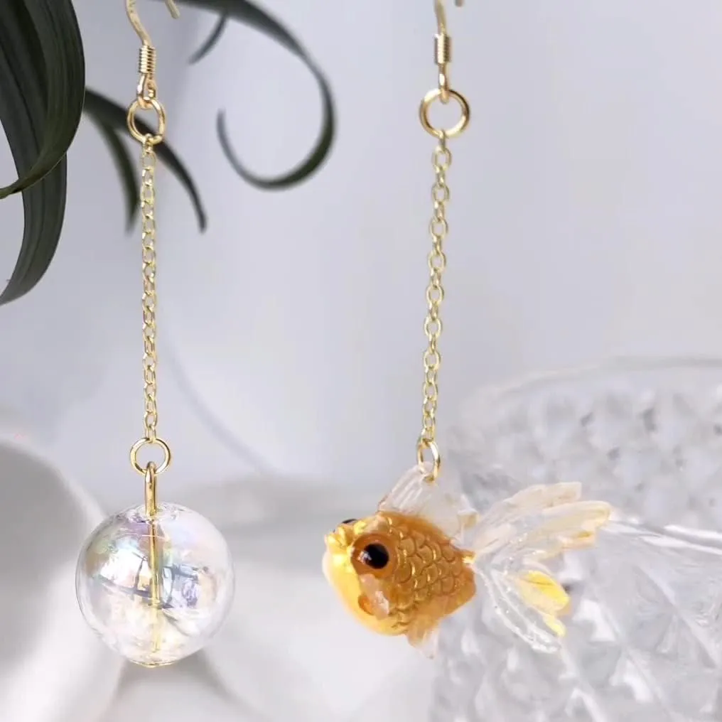 Funny Cute Asymmetry Goldfish Dangle Drop Earrings Lovely Acrylic Resin transparent Glass Ball Fish Earrings for Women