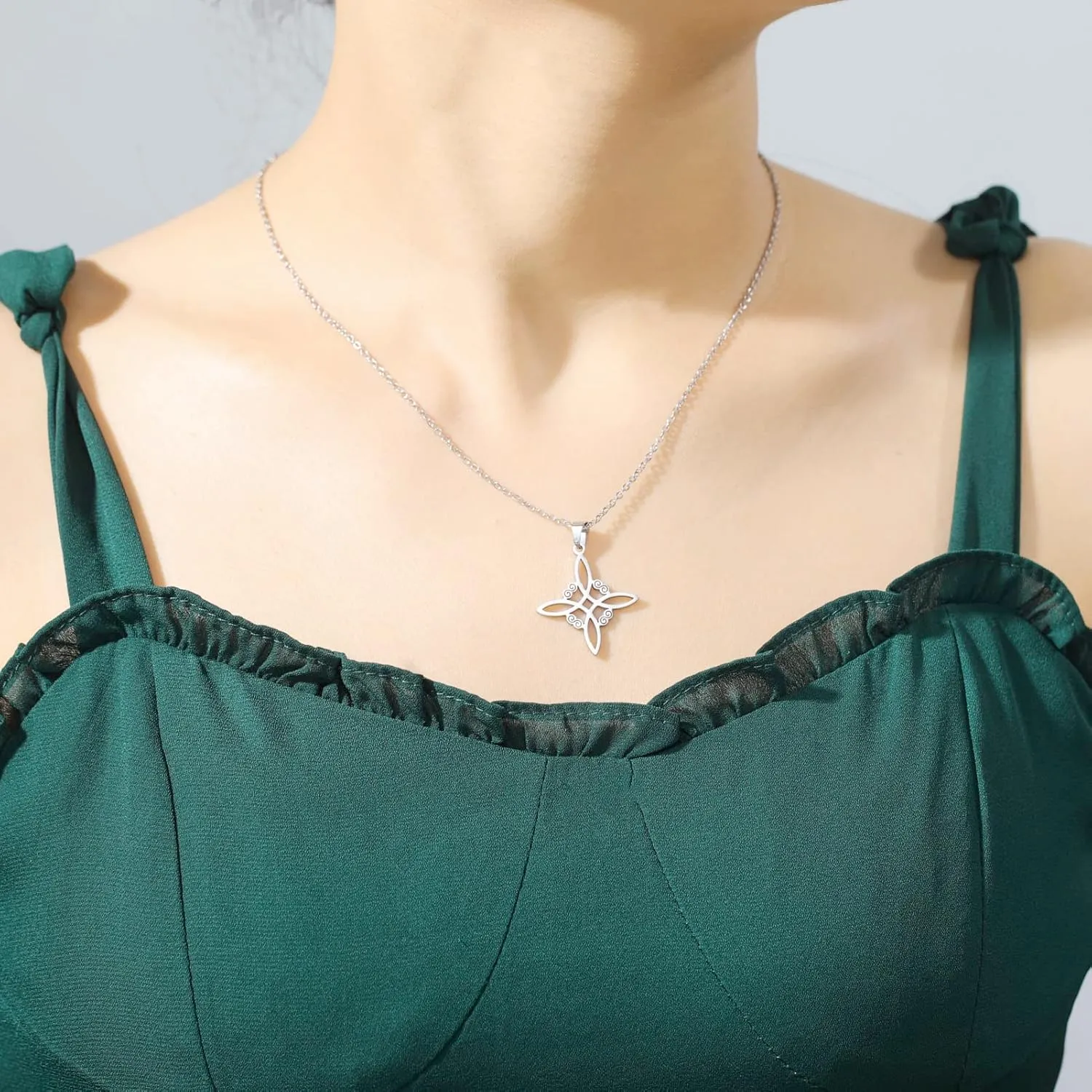 kkjoy Witches Knot Necklace Stainless Steel Pagan Wiccan Symbol Pendant Magic Knot 4-Pointed Celtic Knot Witchcraft Necklace for Women