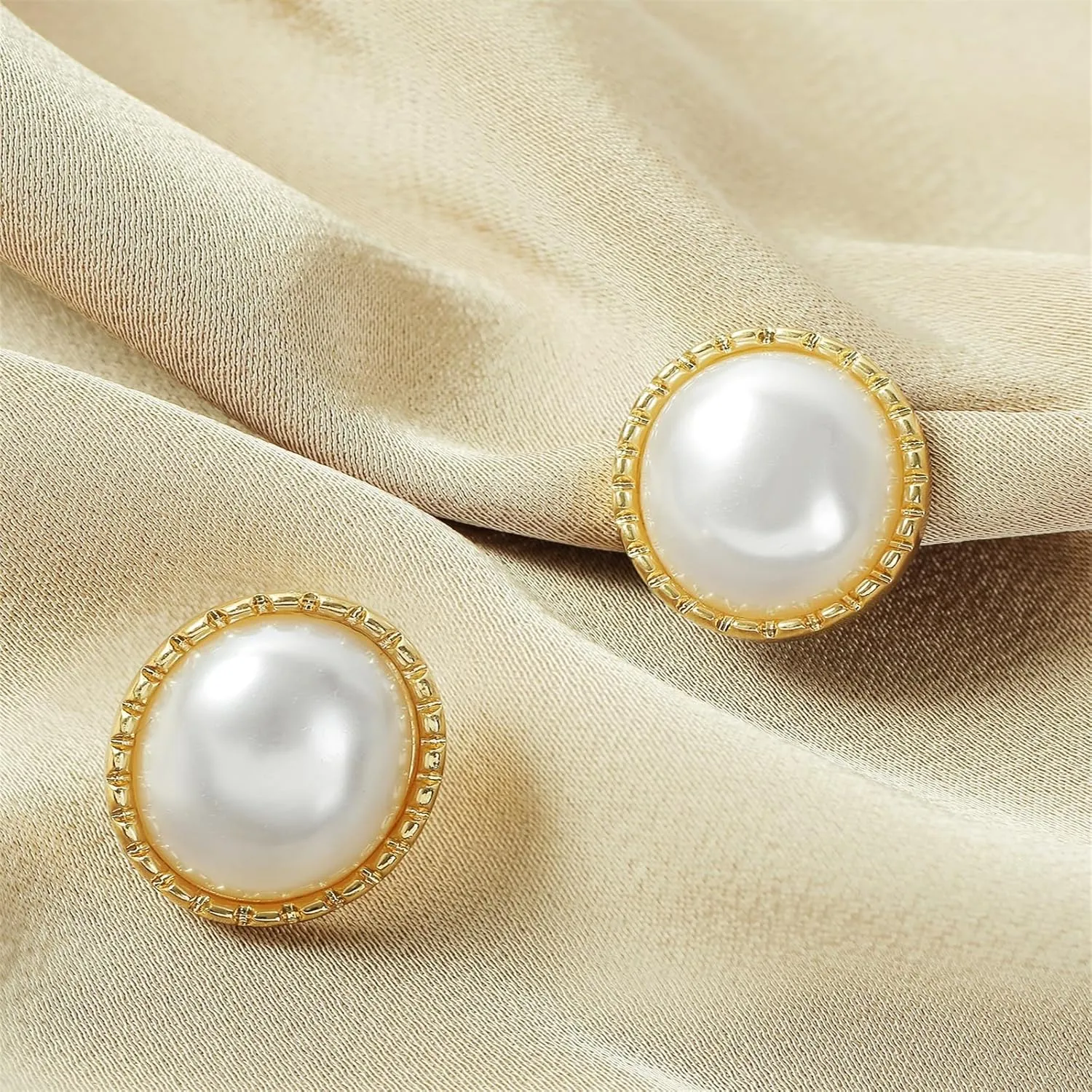 Pearl Clip on Earrings for Women Freshwater Baroque Pearl Dangle Drop Earrings Non Pierced 14K Gold Plated Oval Earrings White Imitation Pearl Earrings Fashion Wedding Minimalist Jewelry