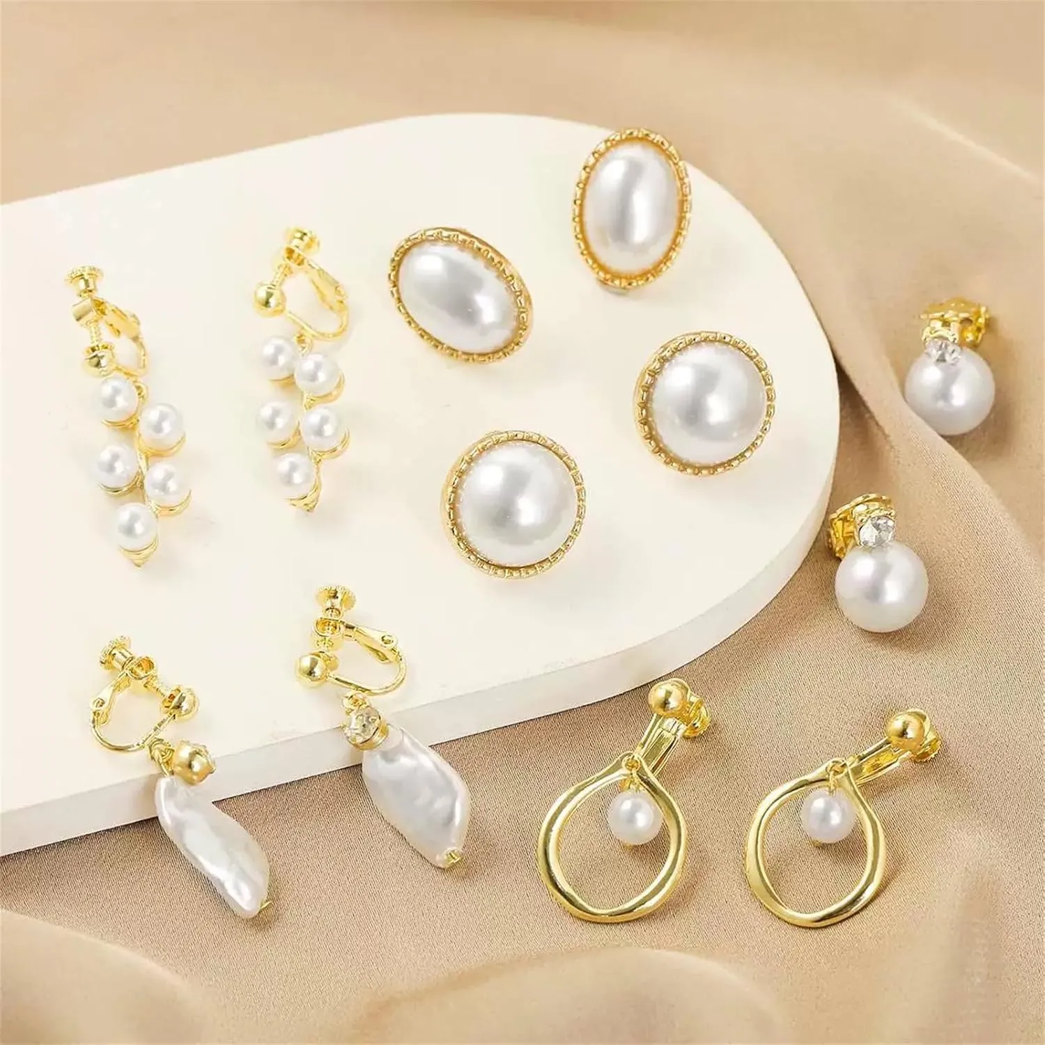 Pearl Clip on Earrings for Women Freshwater Baroque Pearl Dangle Drop Earrings Non Pierced 14K Gold Plated Oval Earrings White Imitation Pearl Earrings Fashion Wedding Minimalist Jewelry