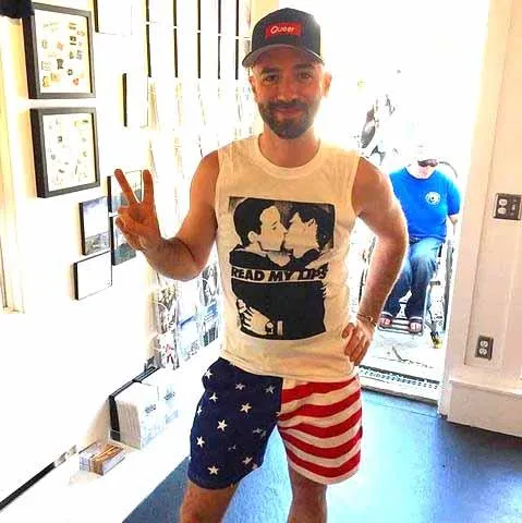 Read My Lips Men Sleeveless T-Shirt Supporting Rainbow Railroad