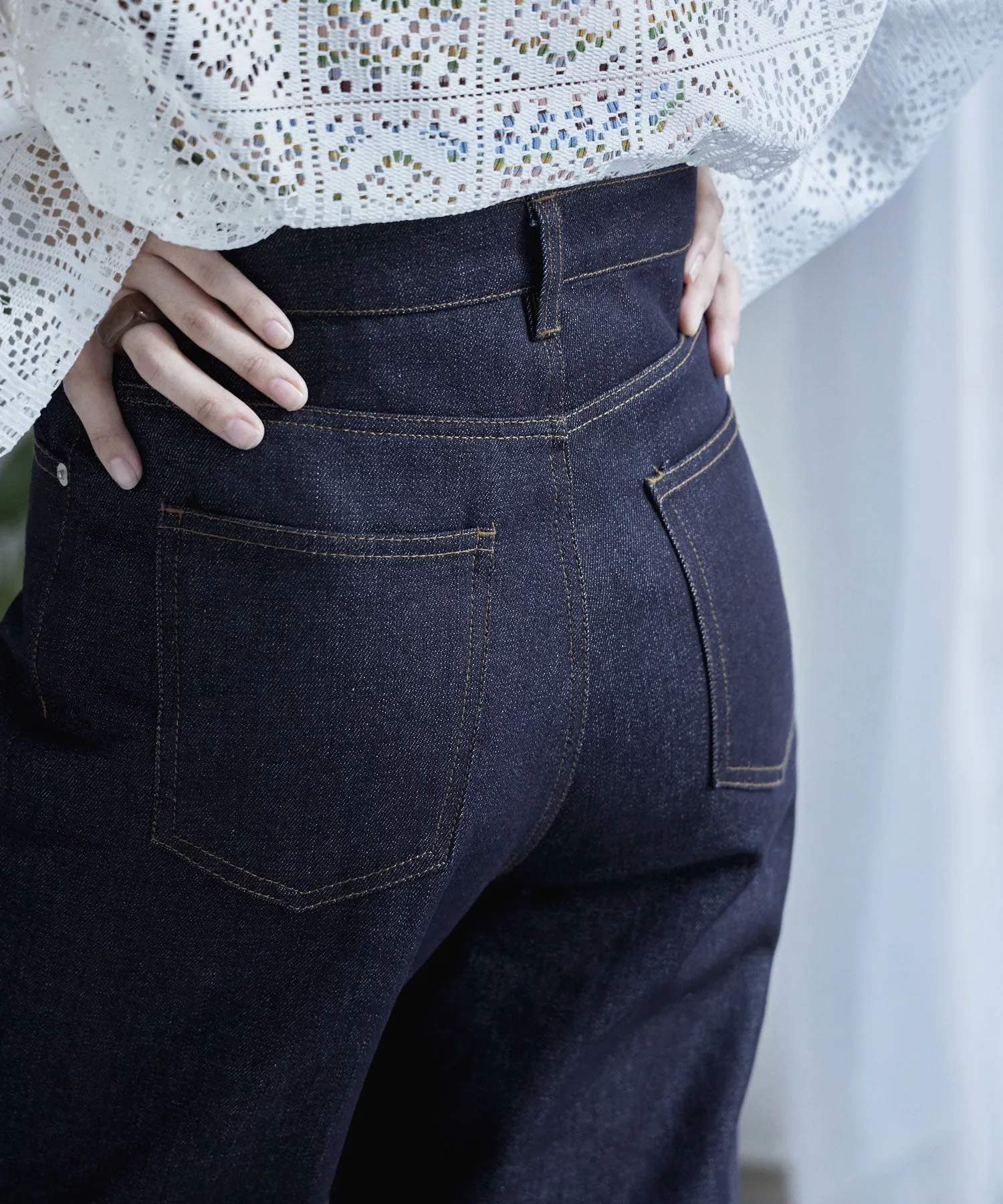 Rigid DENIM cut-off high waist pants