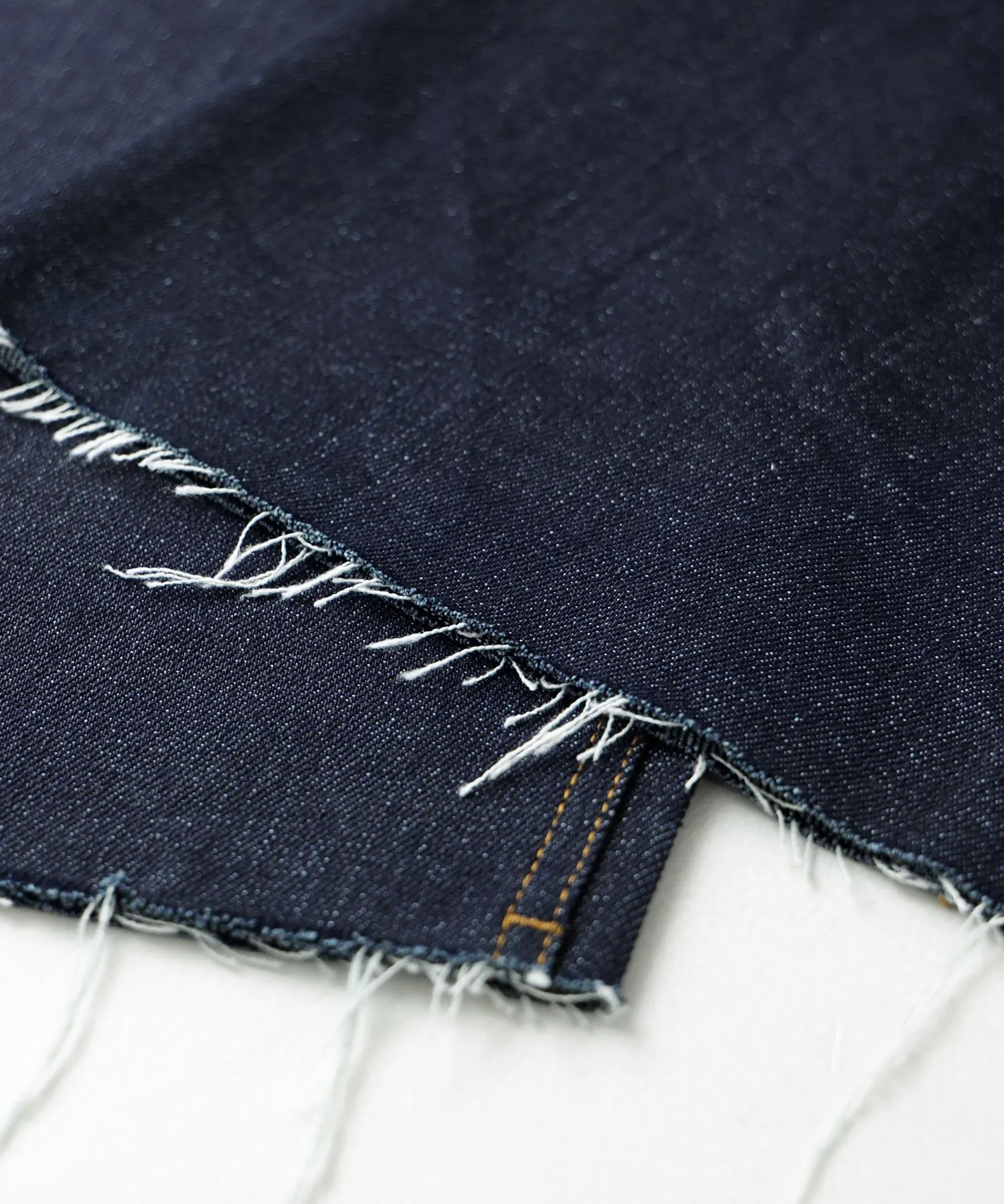 Rigid DENIM cut-off high waist pants