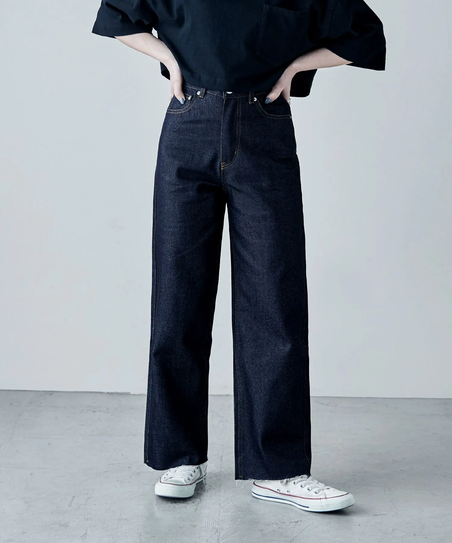 Rigid DENIM cut-off high waist pants