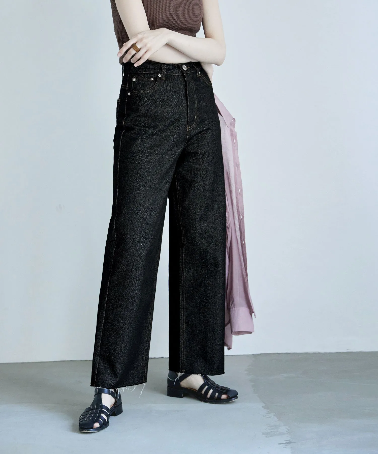 Rigid DENIM cut-off high waist pants