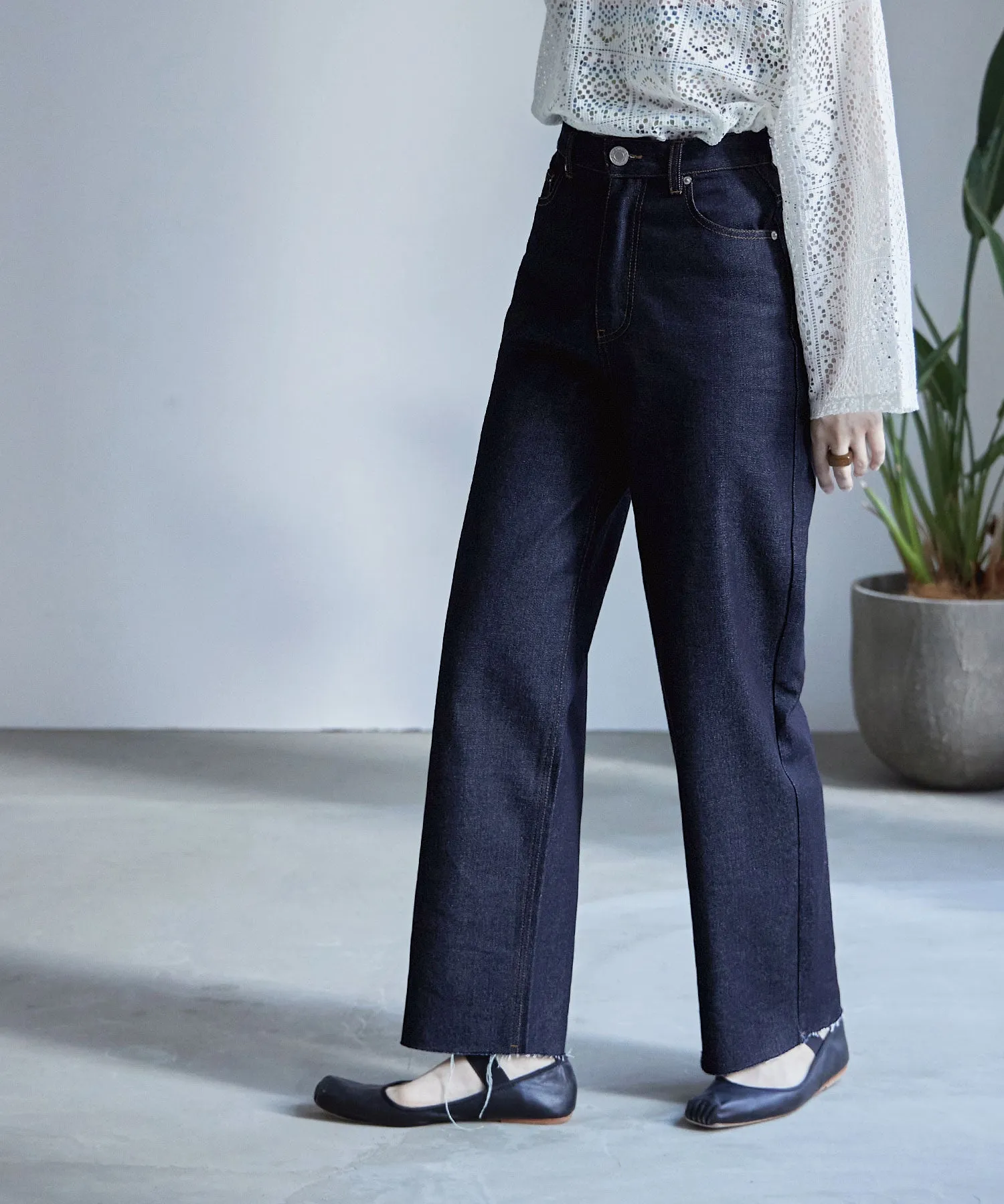 Rigid DENIM cut-off high waist pants