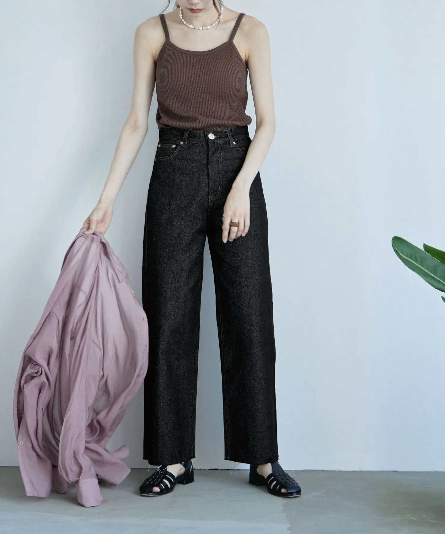 Rigid DENIM cut-off high waist pants