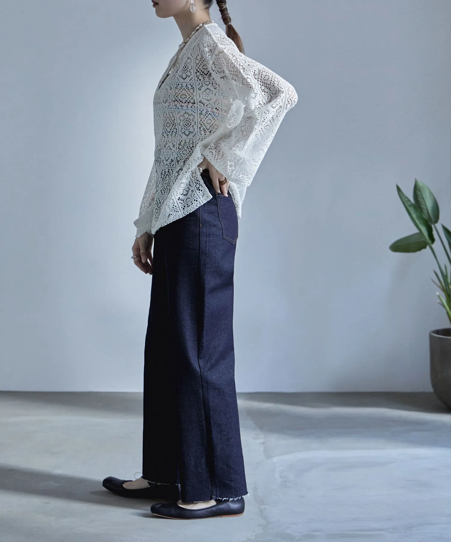 Rigid DENIM cut-off high waist pants