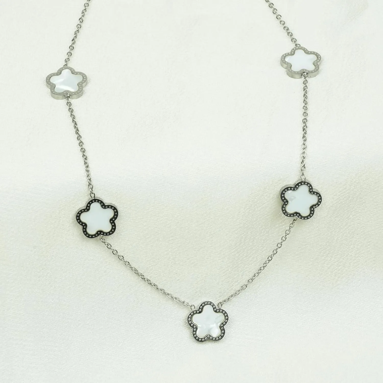 SHINYY 5 Leaf Clover Choker Necklace for Women 18K Gold Plated Stainless Steel Black Lucky Five Leaf Dangle Chain Jewelry Gift for Mother and Daughter