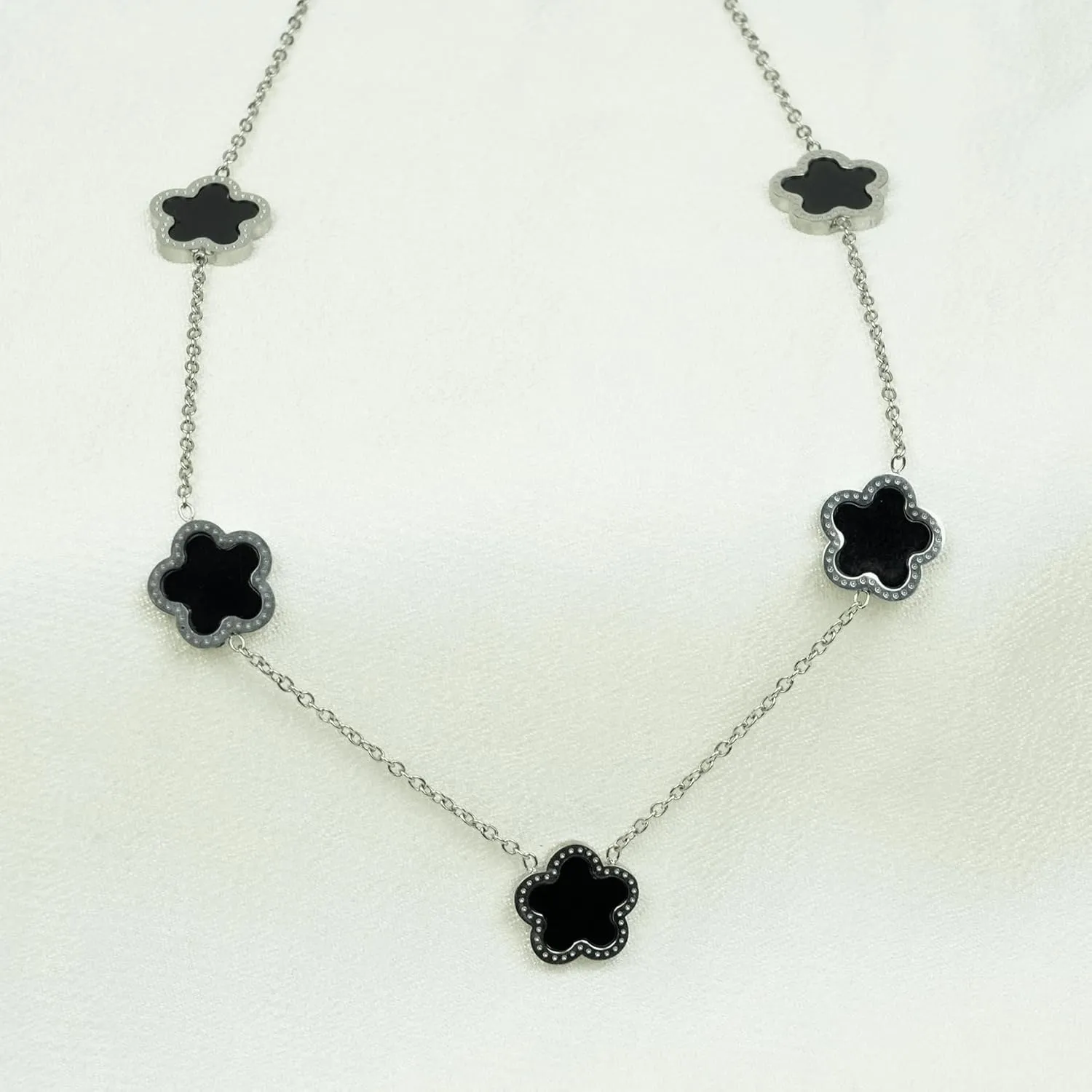 SHINYY 5 Leaf Clover Choker Necklace for Women 18K Gold Plated Stainless Steel Black Lucky Five Leaf Dangle Chain Jewelry Gift for Mother and Daughter