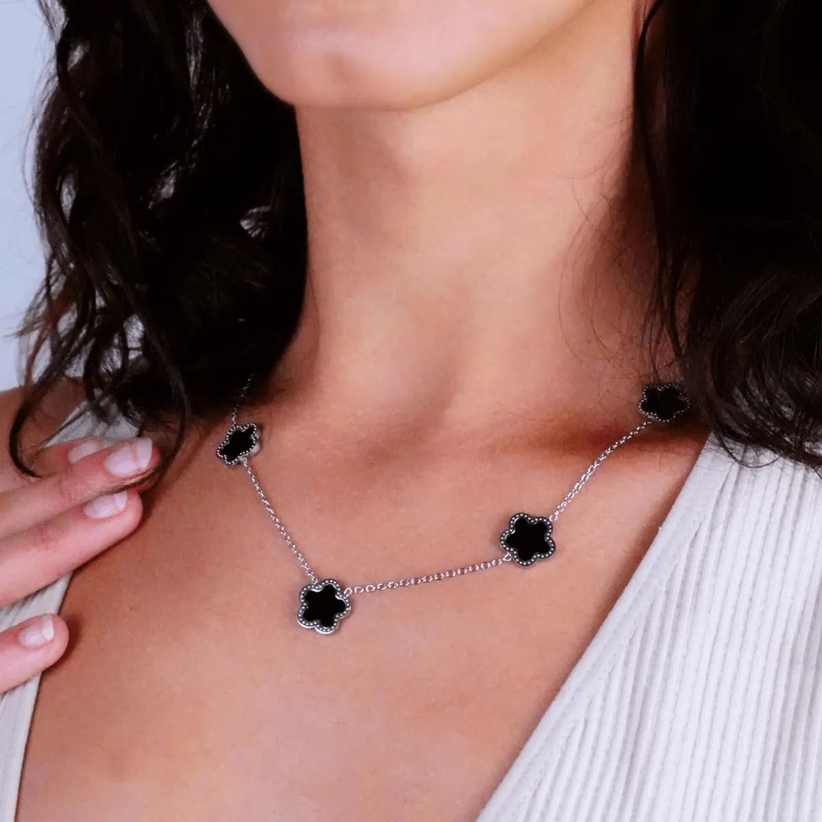 SHINYY 5 Leaf Clover Choker Necklace for Women 18K Gold Plated Stainless Steel Black Lucky Five Leaf Dangle Chain Jewelry Gift for Mother and Daughter