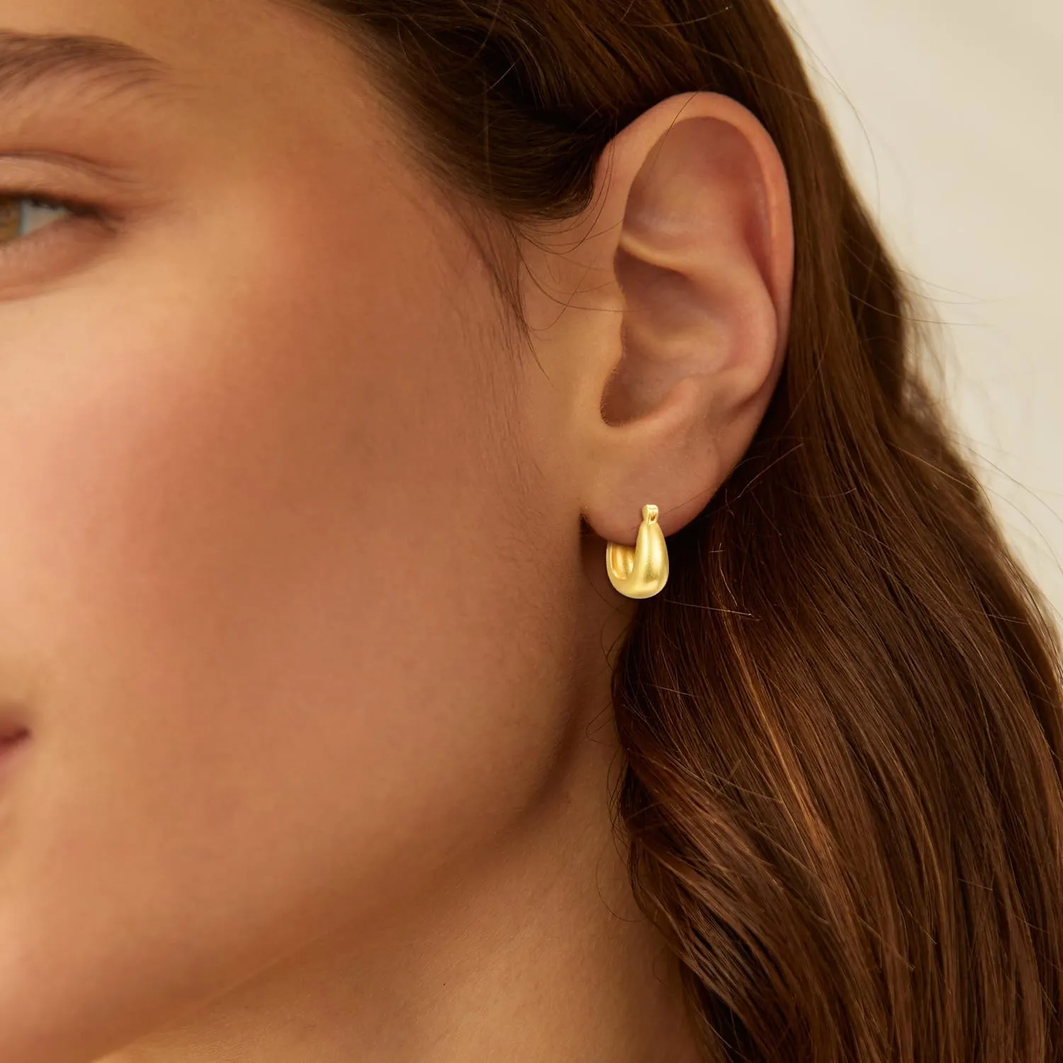 TANGPOET Chunky Gold Hoop Earrings for Women 925 Sterling Silver, 24K Gold Plated Thick Hoop Earrings Hypoallergenic Jewelry Gifts for Women Girls